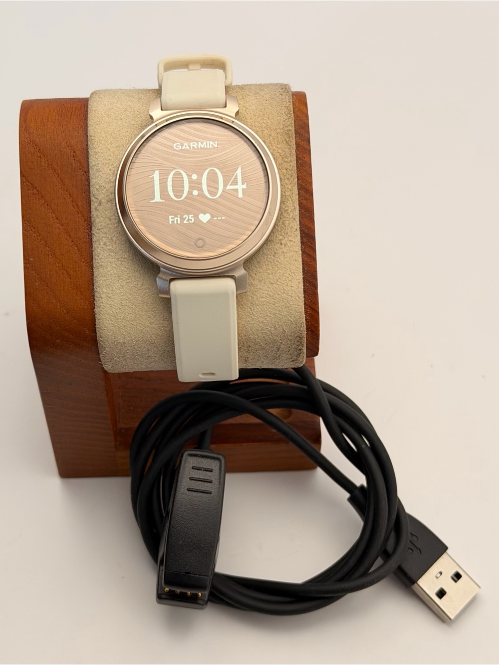 Garmin Lily 2, Excellent, Gold, Charger Included, Latest Model, Women Watch